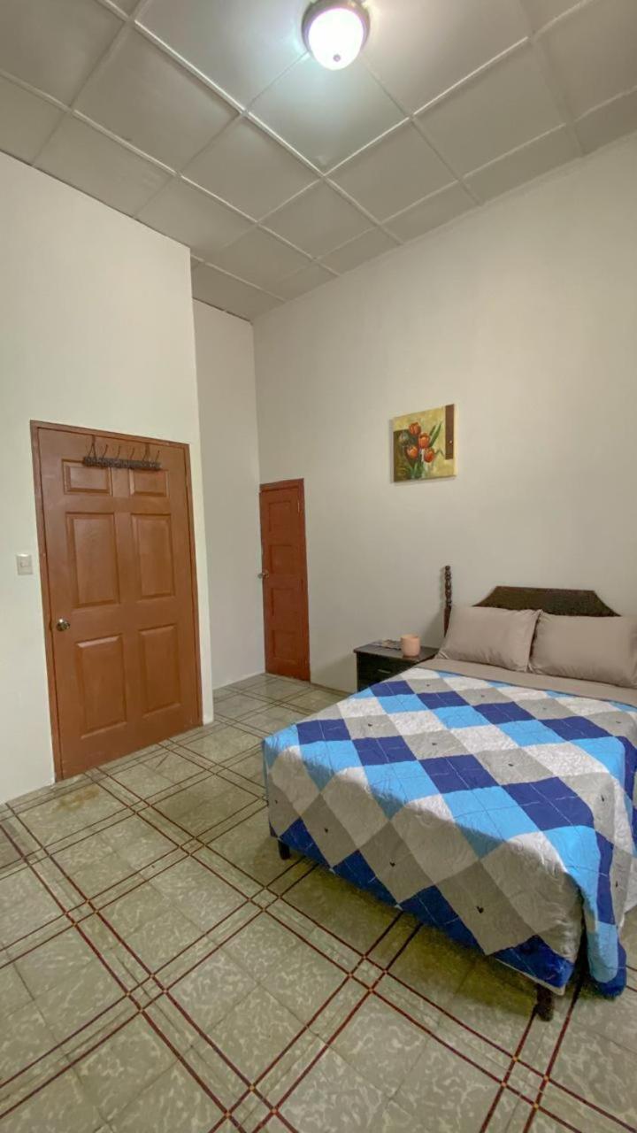 Hostal Velvet Plaza Santa Ana Eksteriør bilde